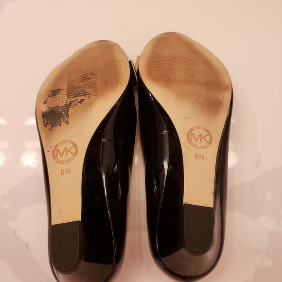 Michael Kors Patent leather wedge - Picture 7 of 7